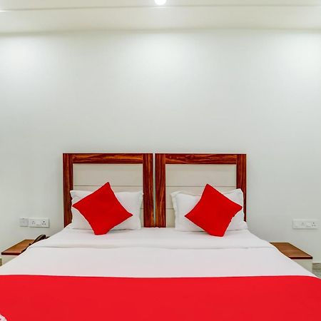 Flagship Happy Inn Delhi  Bagian luar foto