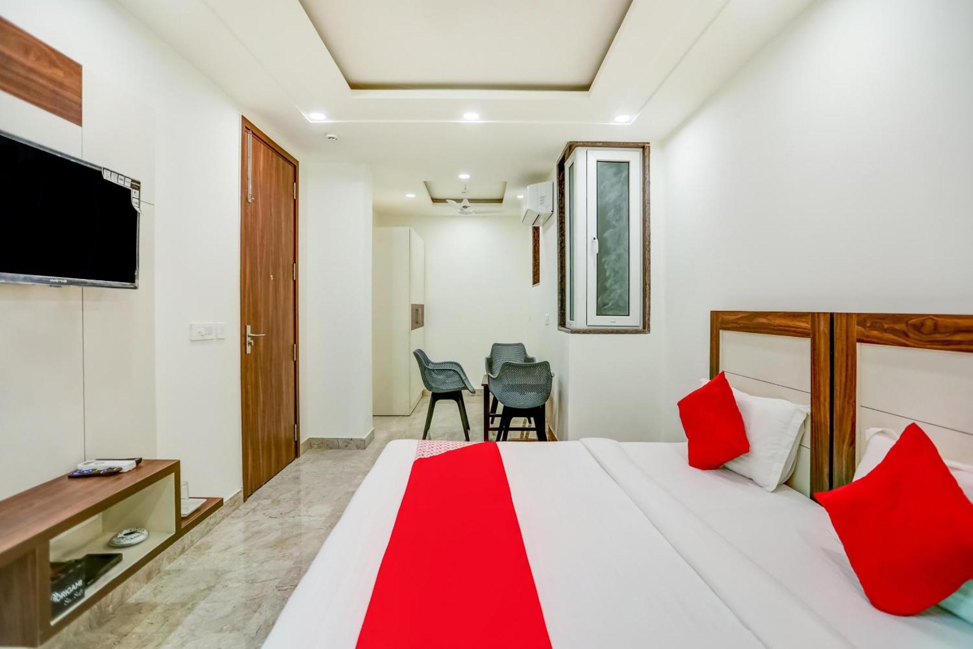 Flagship Happy Inn Delhi  Bagian luar foto