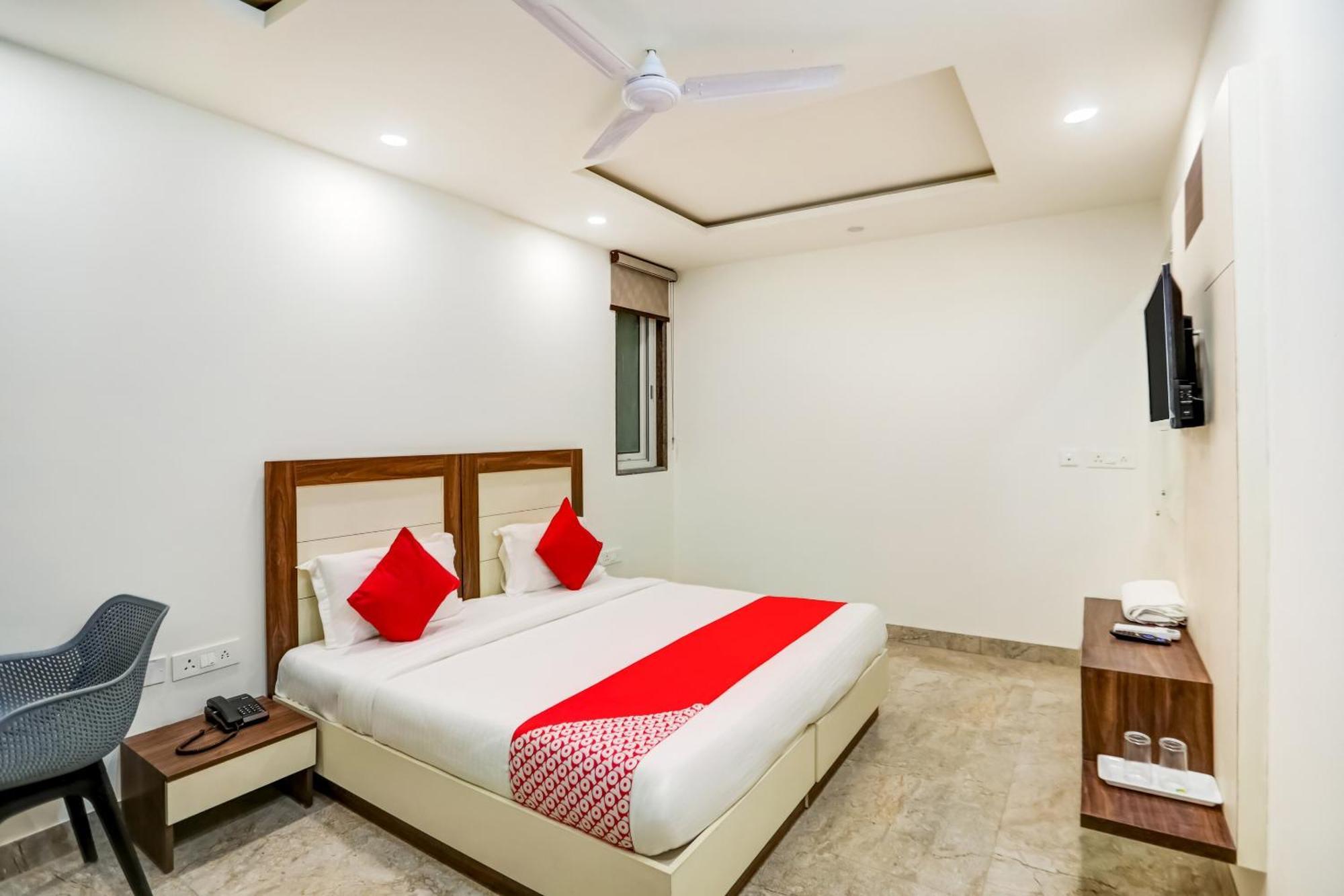Flagship Happy Inn Delhi  Bagian luar foto