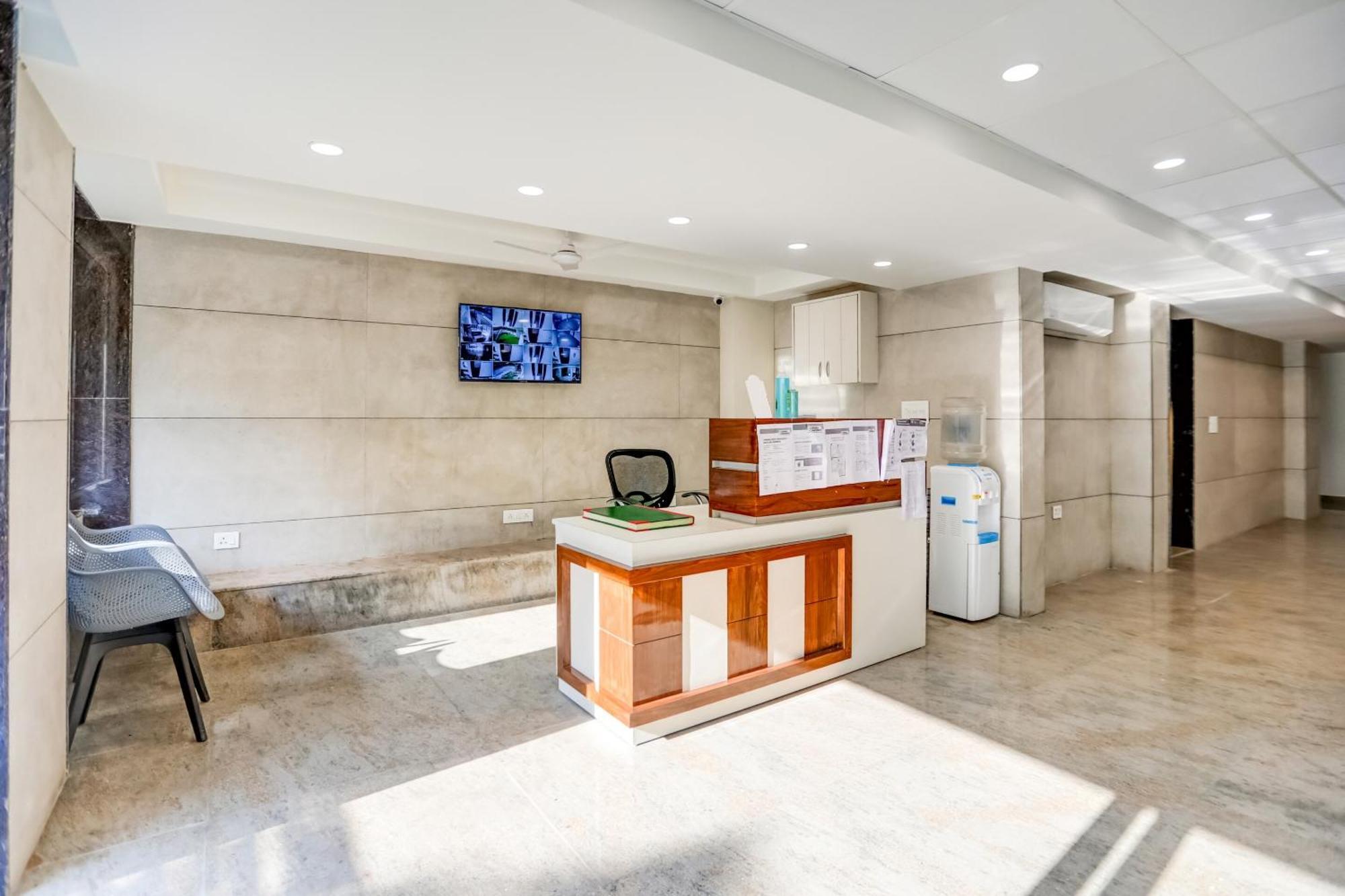 Flagship Happy Inn Delhi  Bagian luar foto