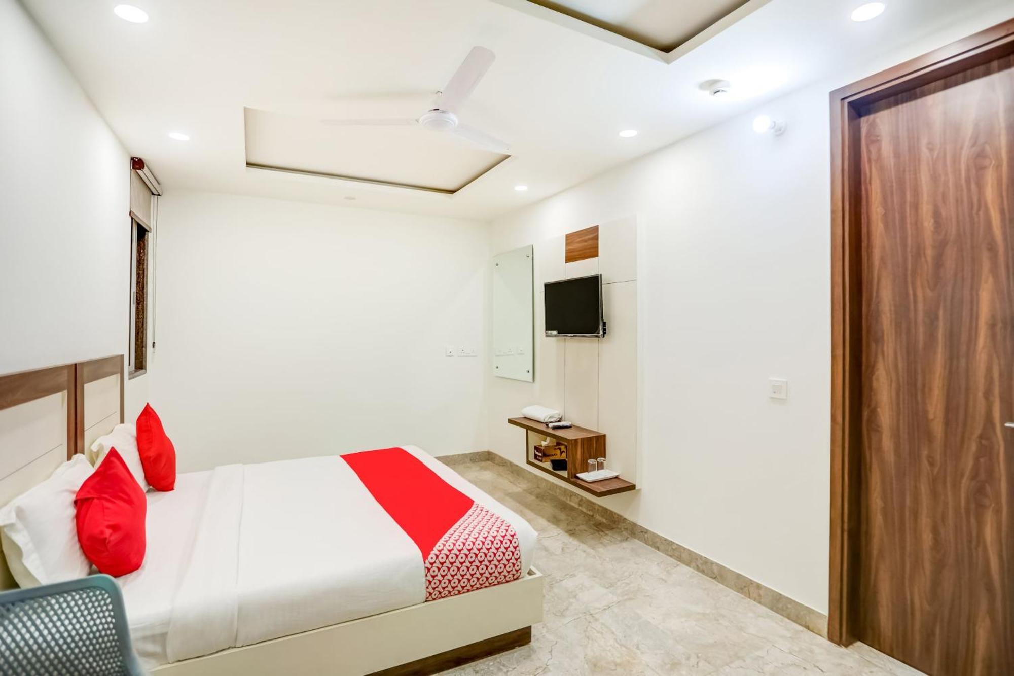 Flagship Happy Inn Delhi  Bagian luar foto