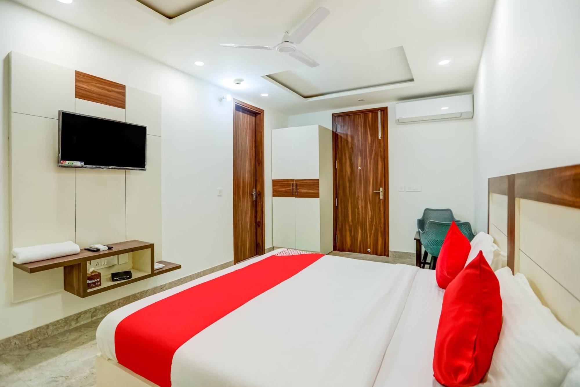 Flagship Happy Inn Delhi  Bagian luar foto
